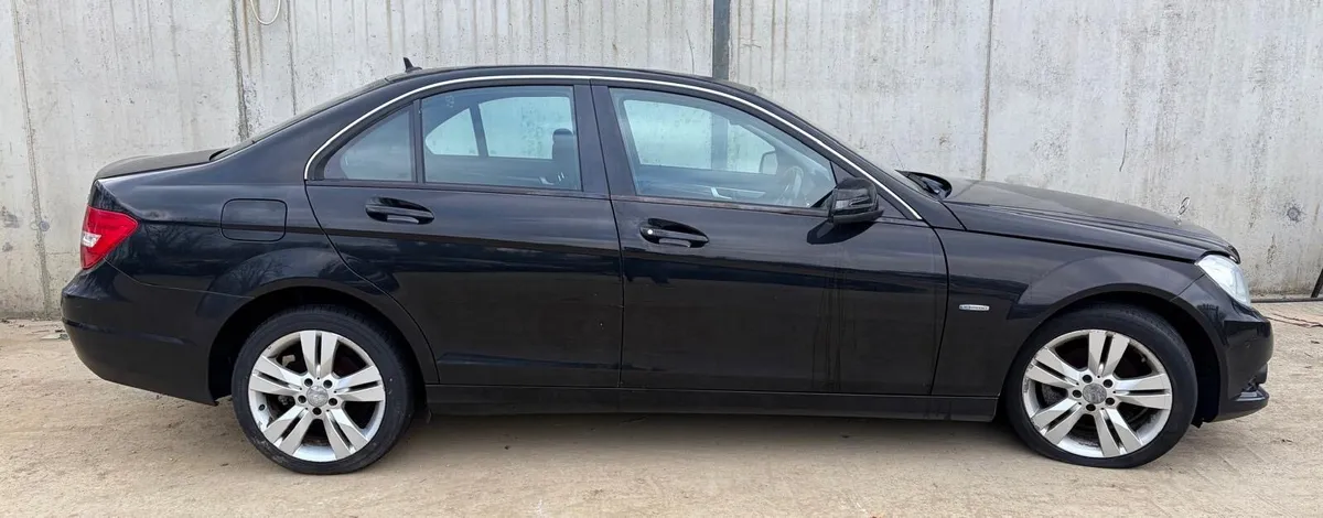 2011 Mercedes C class for parts - Image 2