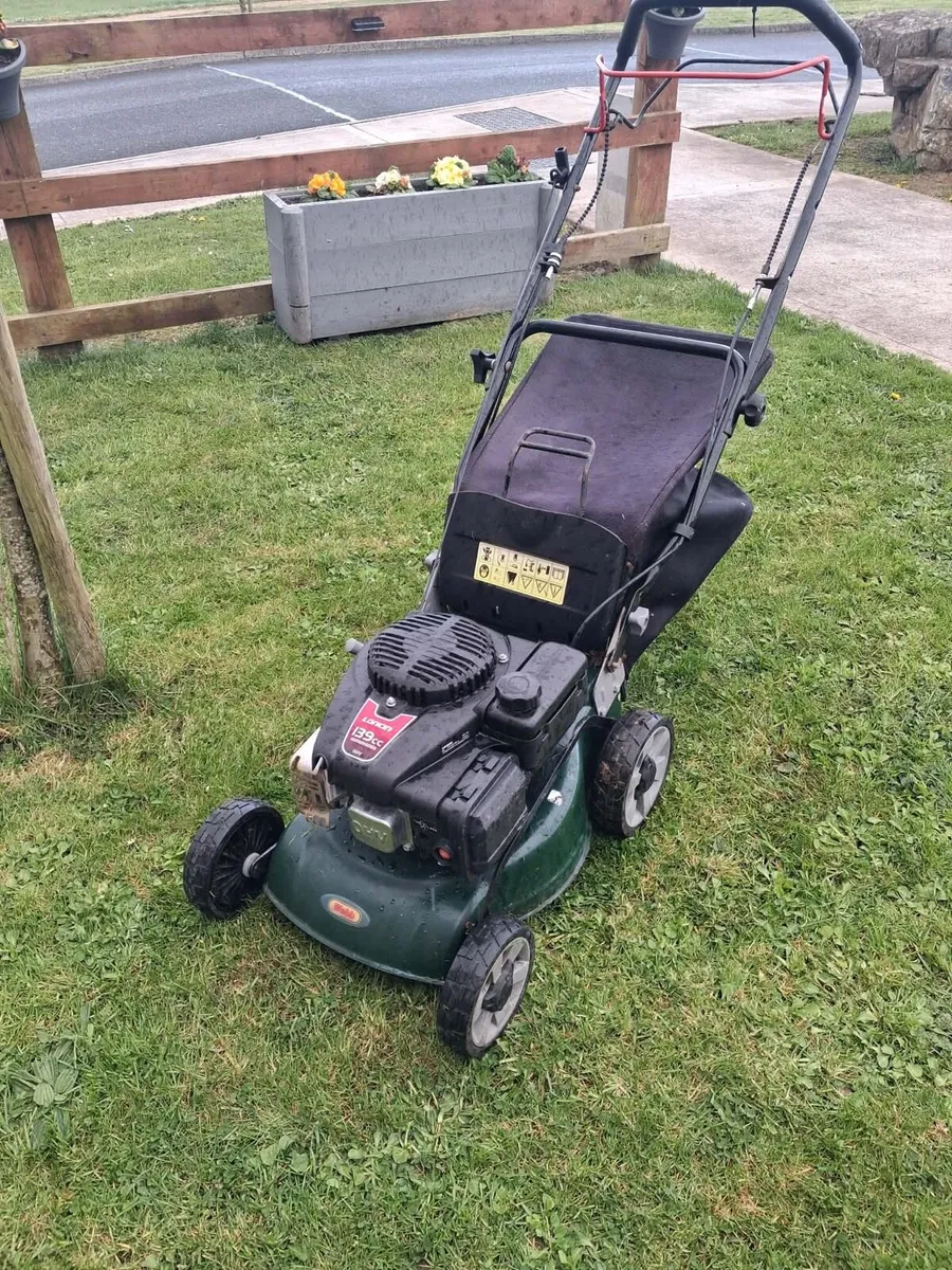 Self propelled lawnmower
