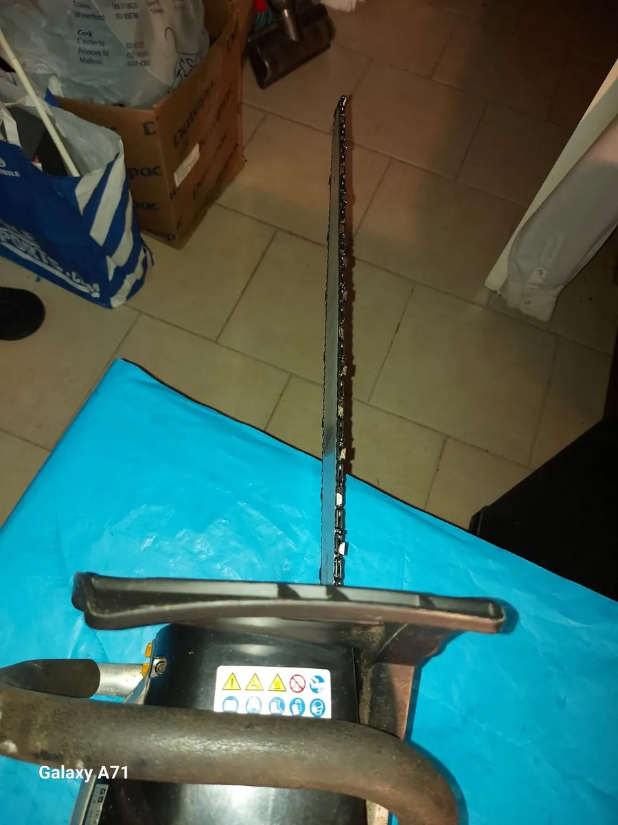 Titan 20 Inch PETROL Chainsaw, Excellent Condition - Image 3