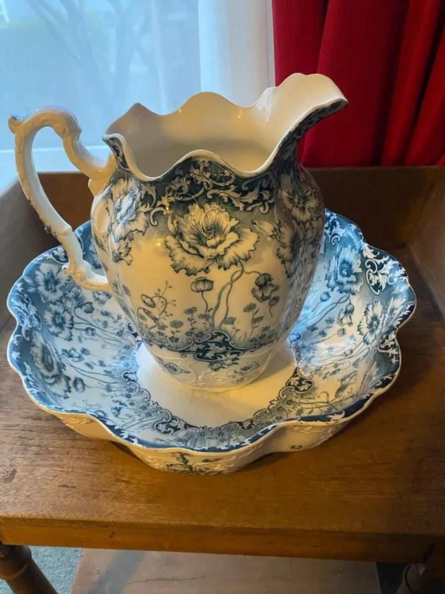 Antique Jug and Bowl, with wash stand - Image 4