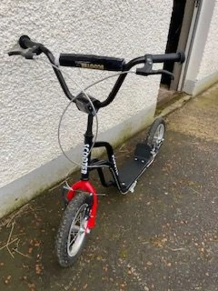 CHILD'S SCOOTER - Image 1
