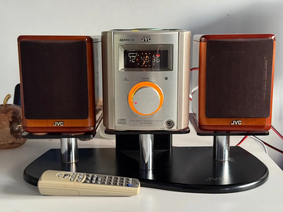 JVC UX-7000R Music Center - Image 1