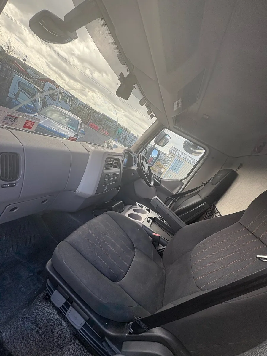 2020 Daff truck cabin chassis - Image 2