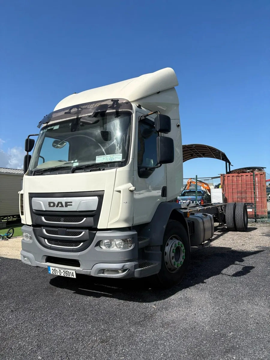 2020 Daff truck cabin chassis - Image 1