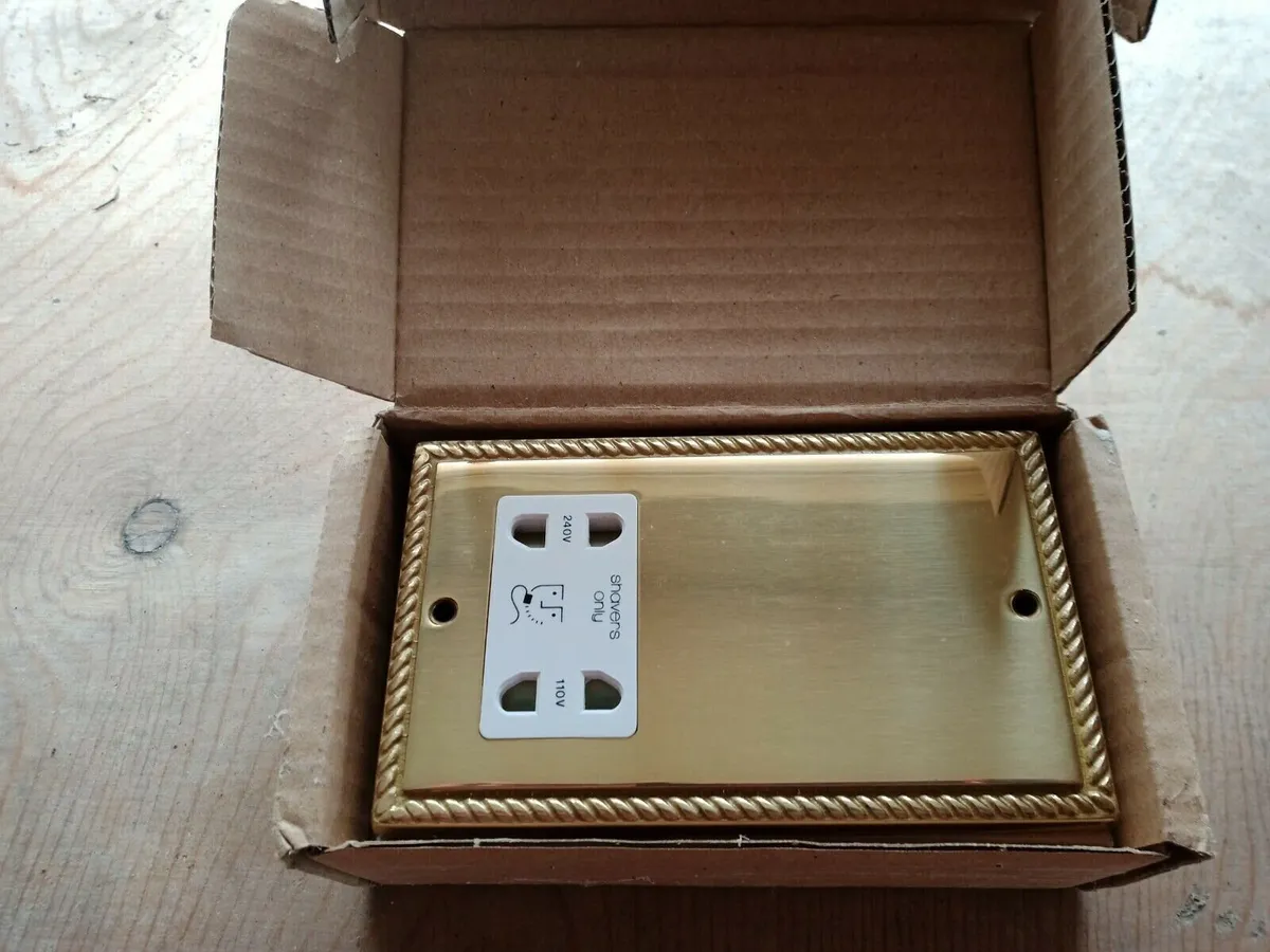NEW Shaver Socket Contactum  110/230v 2 Gang - Image 3