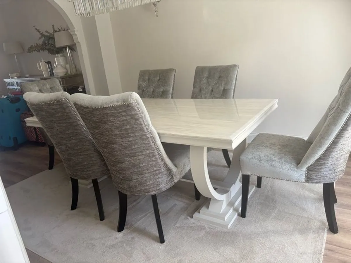 Marble table - Image 1