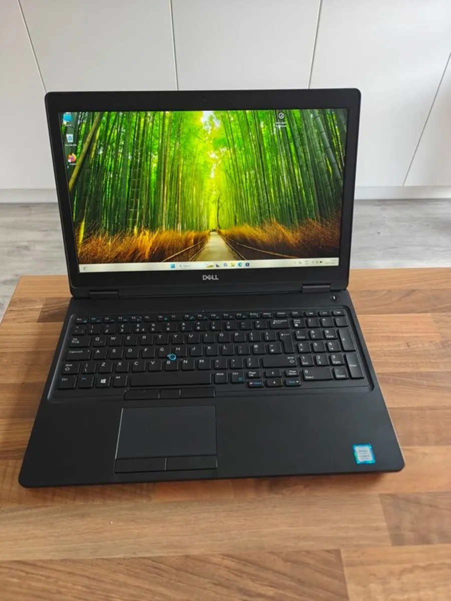 Dell Latitude 5590 Laptop | i5 | Big Screen - Image 1