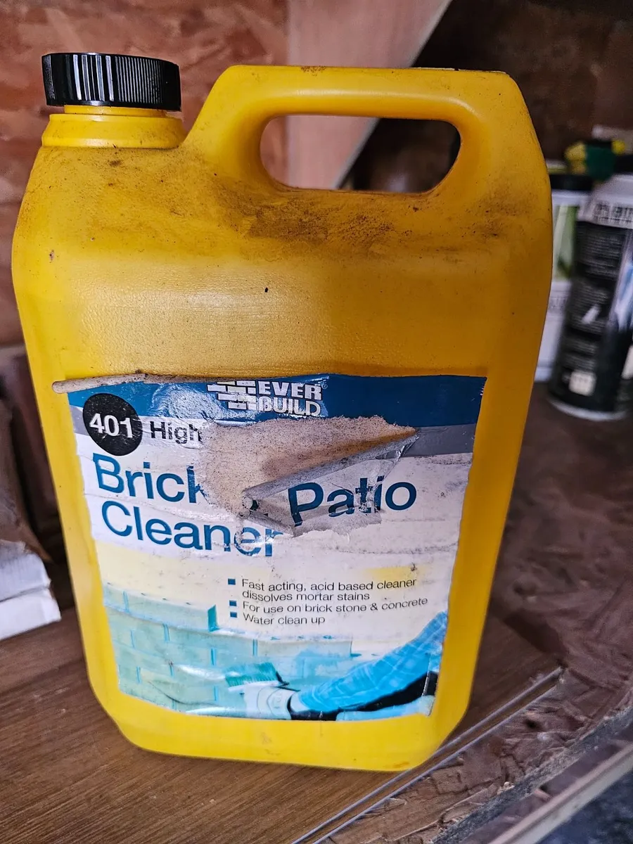 Brick and patio cleaner hydrochloric acid below 10 - Image 1