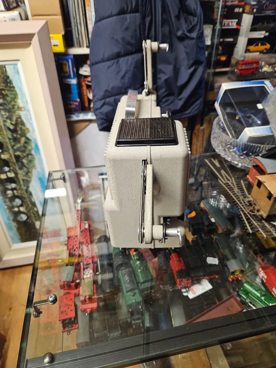Vintage Eumig Camera Projector - Image 3
