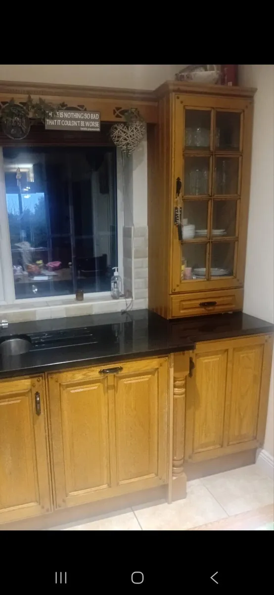 Solid oak kitchen with granite work top - Image 1