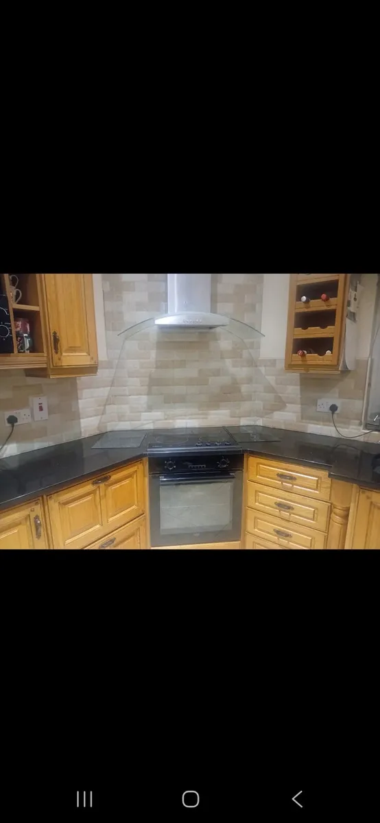 Solid oak kitchen with granite work top - Image 3