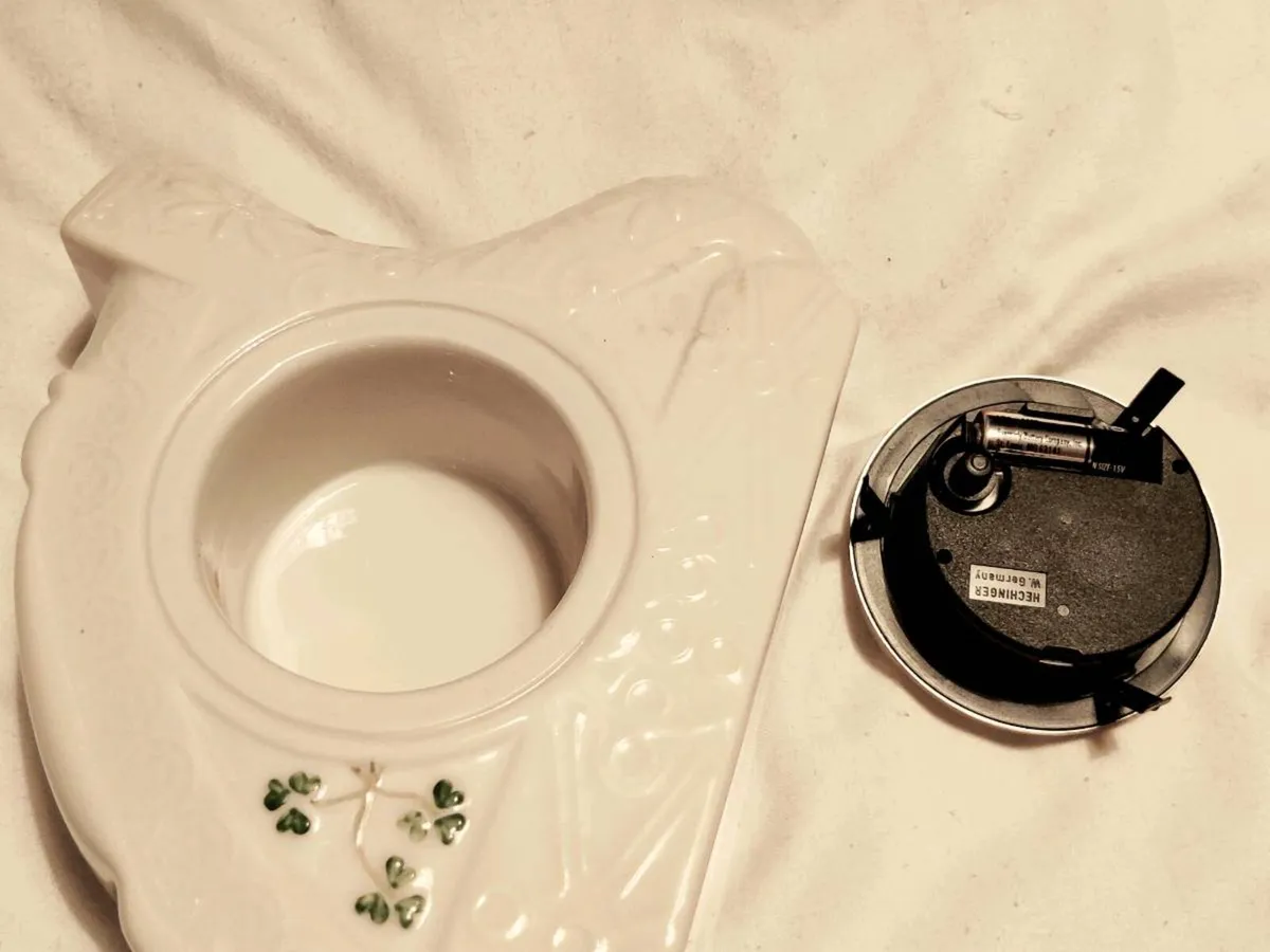 DONEGAL PARIAN CHINA, 14"Tall Vintage Mantle Clock - Image 3