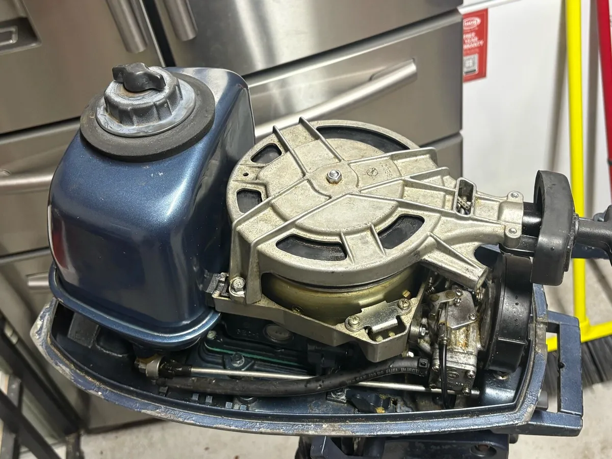 Yamaha 4hp outboard - Image 4