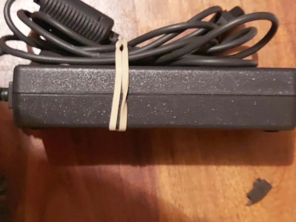 DELL AA20031 20v 3.5amp Power Adaptor - Image 2