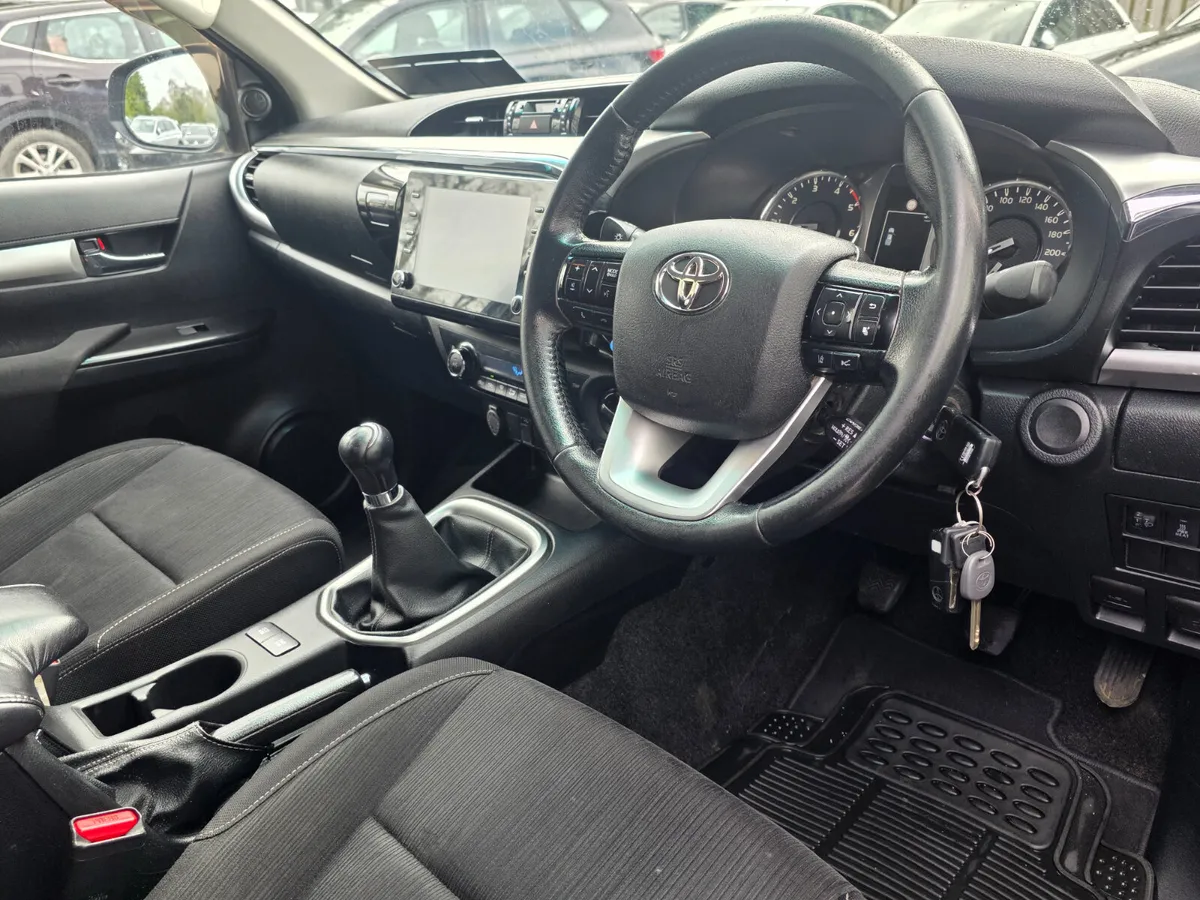 2021 Toyota Hilux 2.4 D4-D SR5 MODEL - Image 4