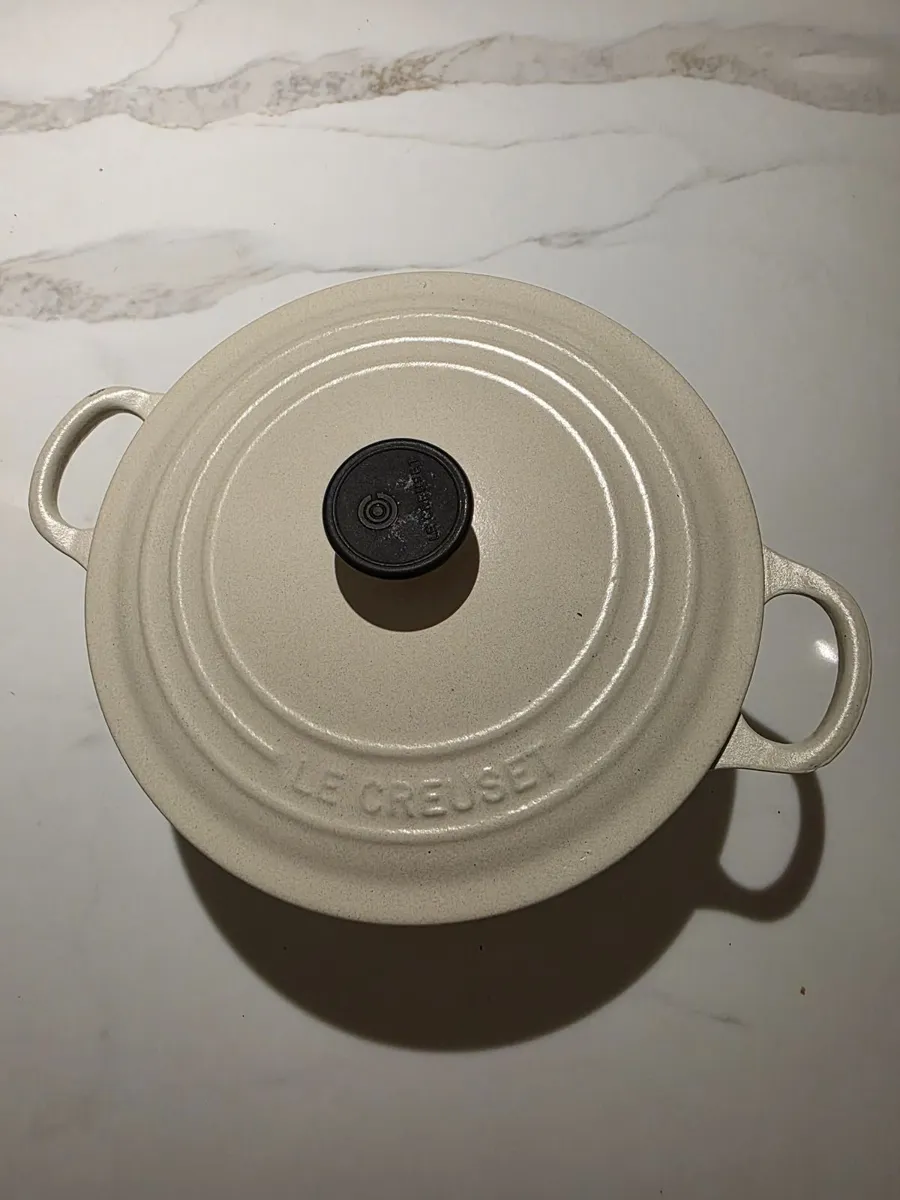 Le creuset dutch oven 22cm - Image 1