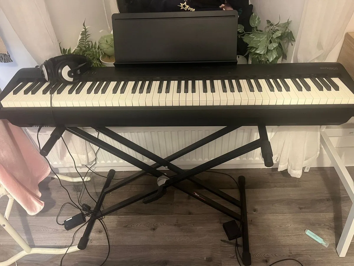 Roland FP-30x - Image 1