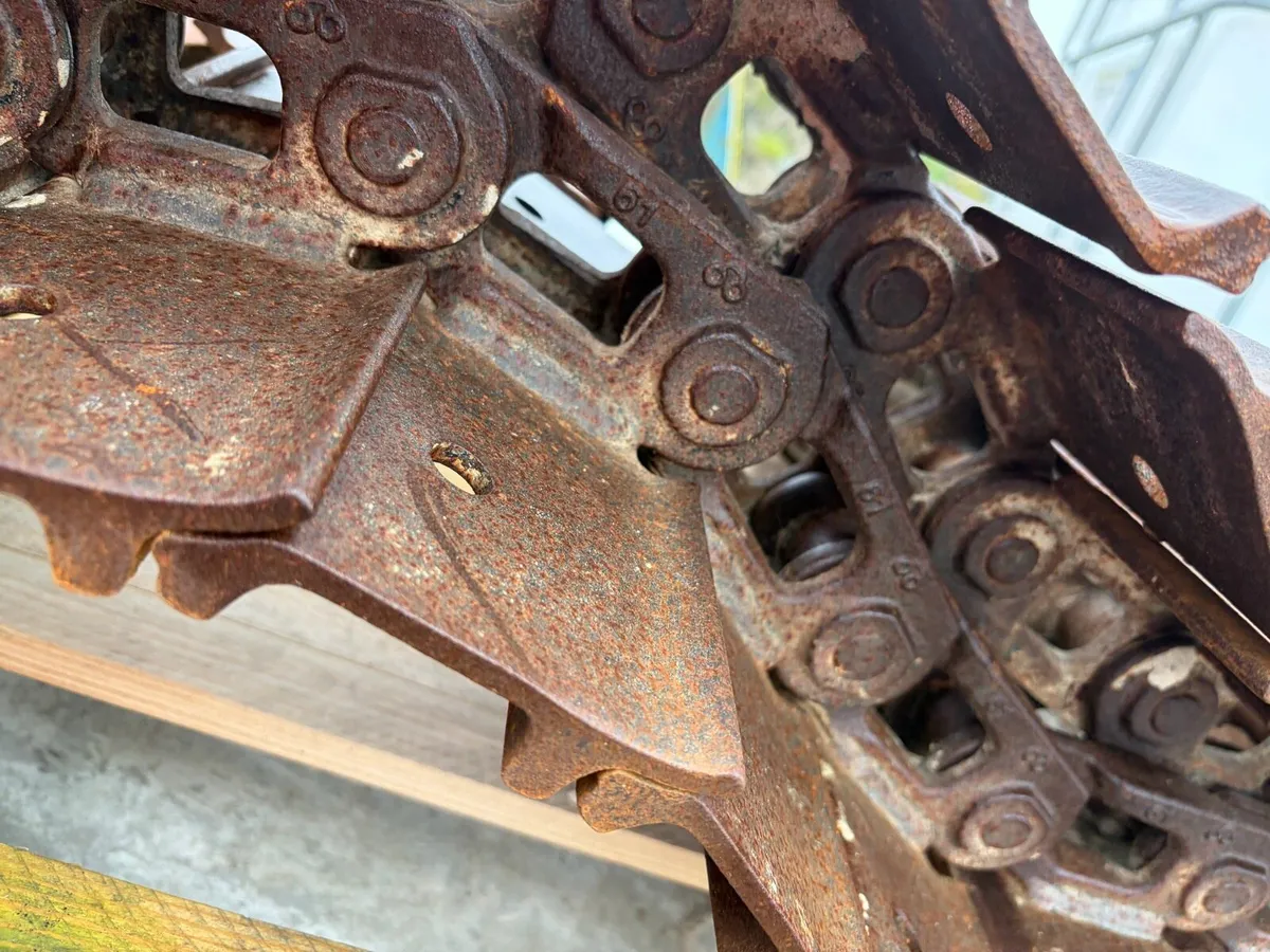 Digger tracks to suit 6 ton digger and 3.5 ton dig - Image 1