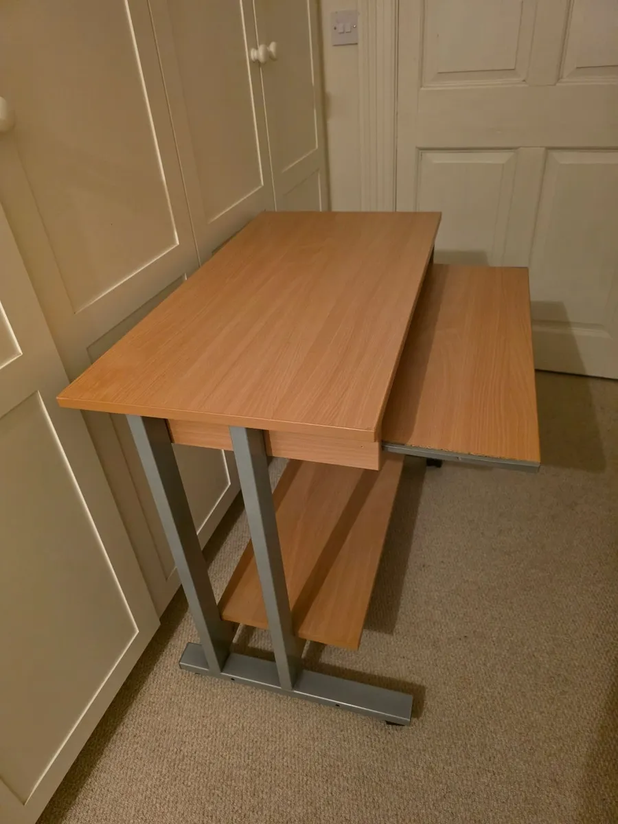 Computer desk - Image 2