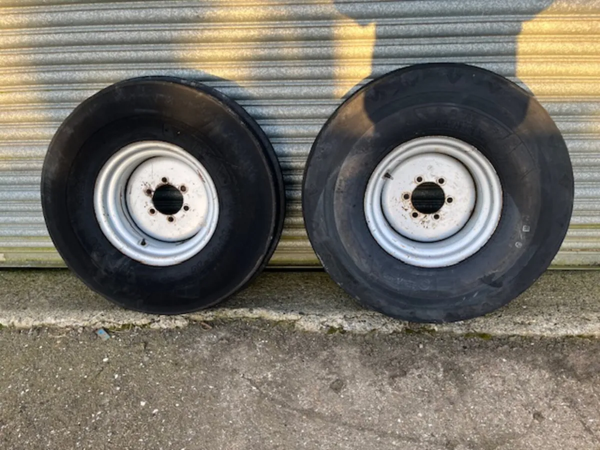 1000 X 16 Wheels and Tyres - Image 1