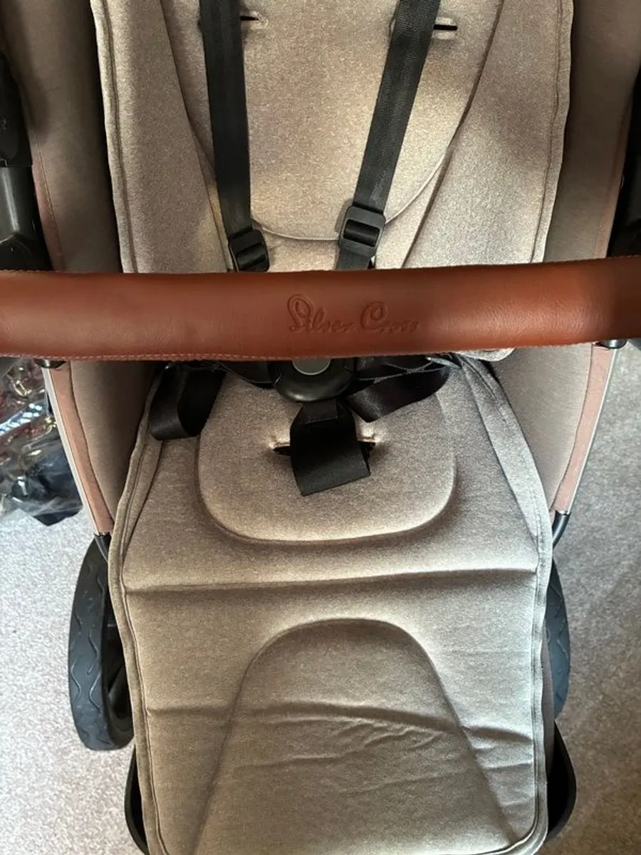 Silver cross tandem pram and stroller - Image 4