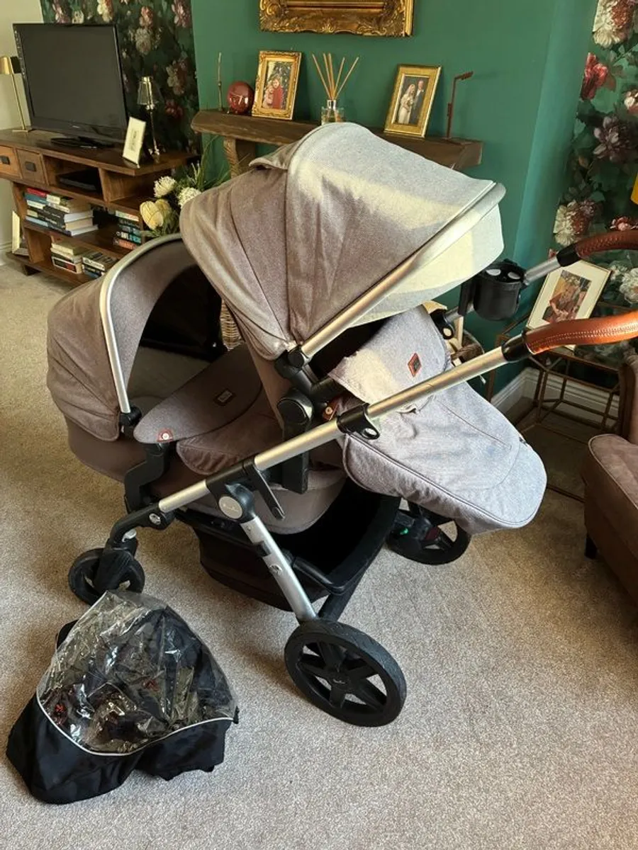 Silver cross tandem pram and stroller - Image 1