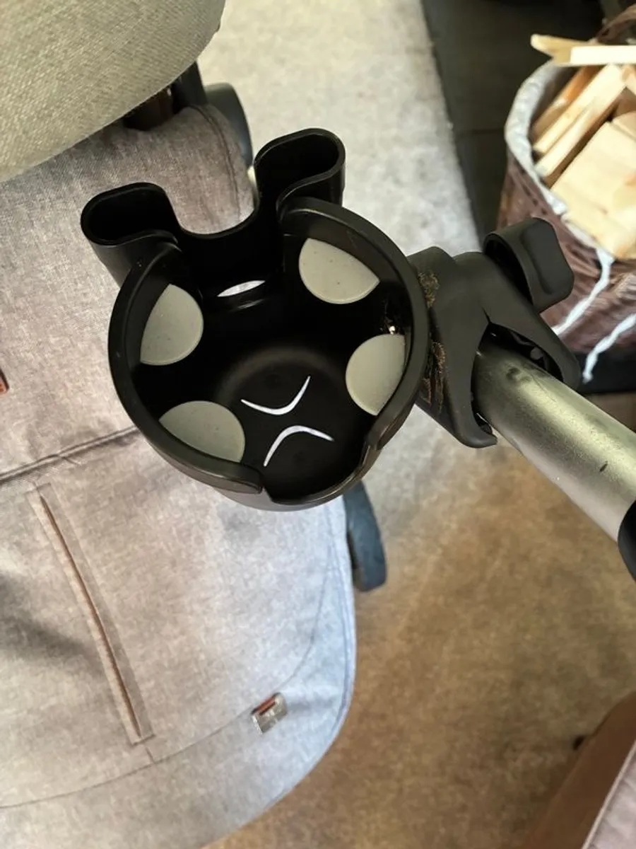 Silver cross tandem pram and stroller - Image 3