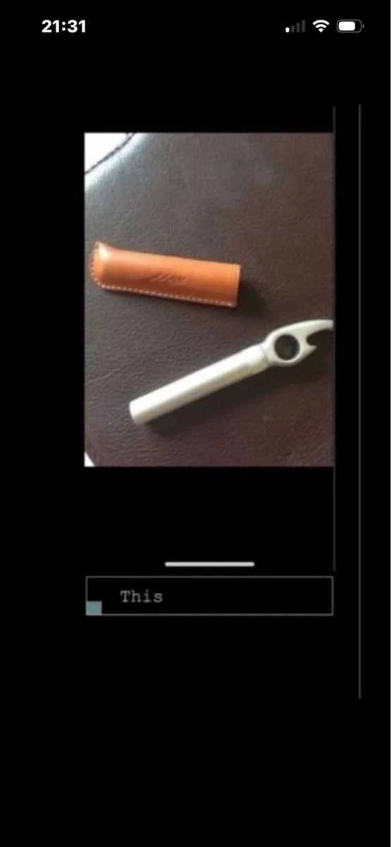 Corkscrew & bottle opener in Leather case - Image 3