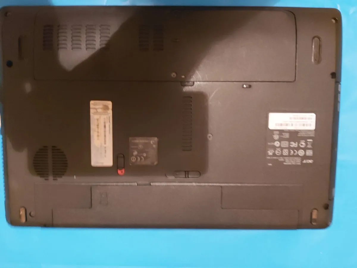 Acer Aspire Laptop, Red, 3GB Ram, 500GB HDD, Win - Image 3