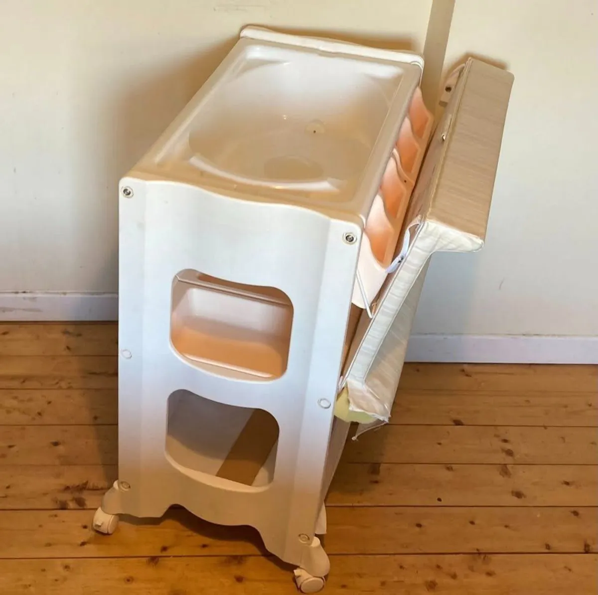 Baby Changing Station with Built-In Bath - Image 4