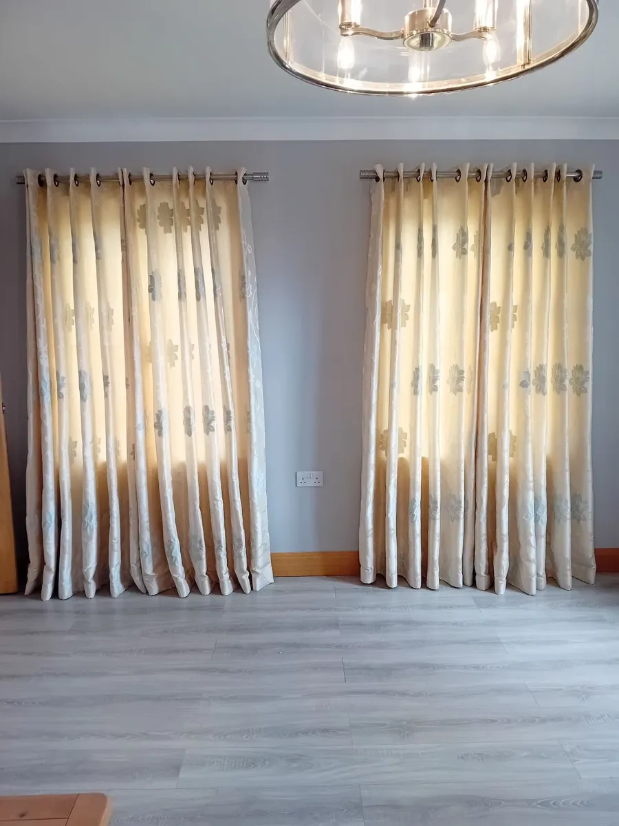 Curtains - Image 3
