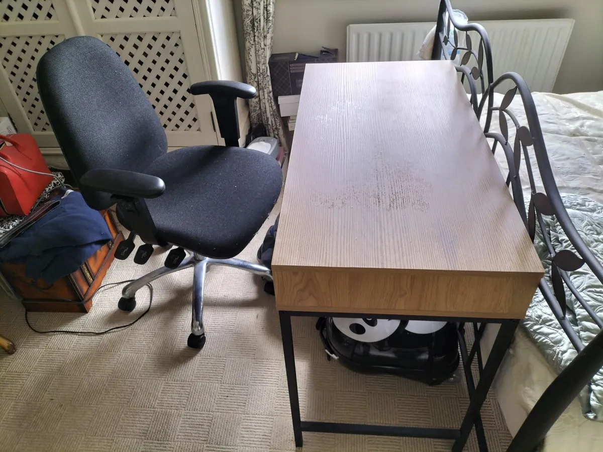 Computer desk and chair - Image 2