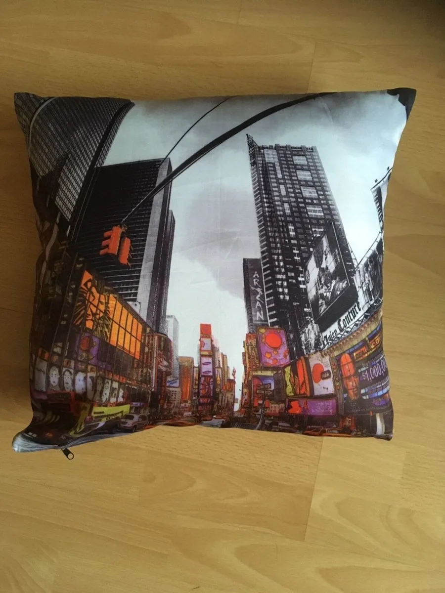 Beautiful City Design Cushion - Image 3