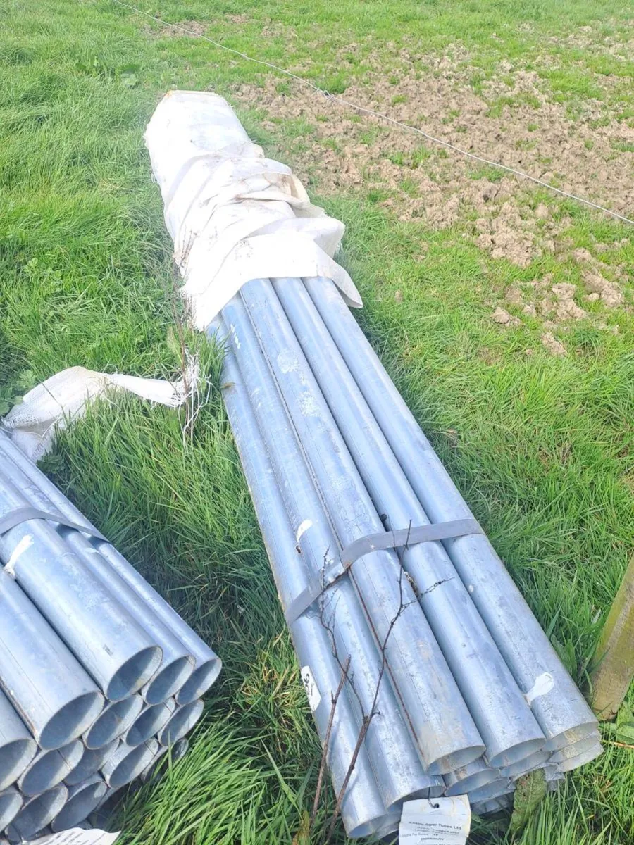 Galvanised pipes and auger - Image 1