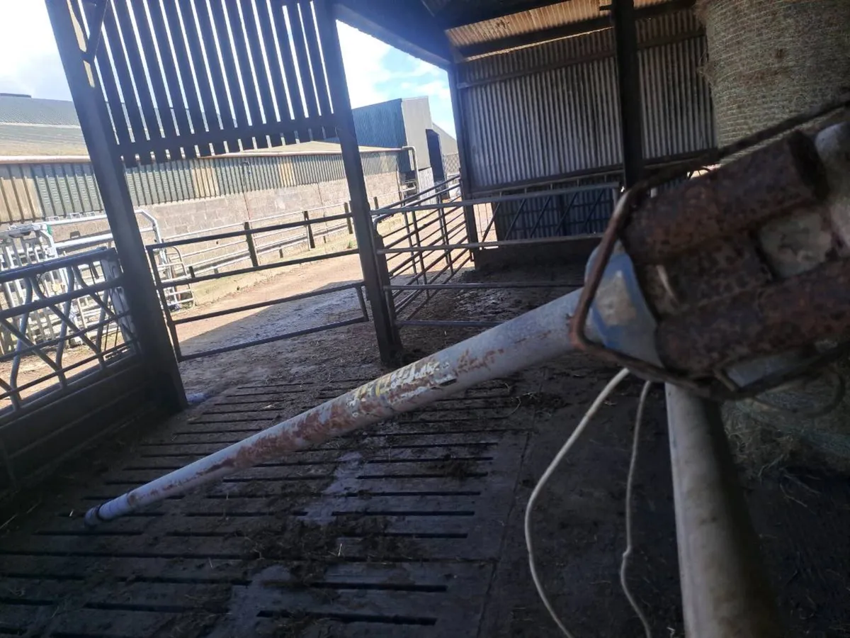 Galvanised pipes and auger - Image 4