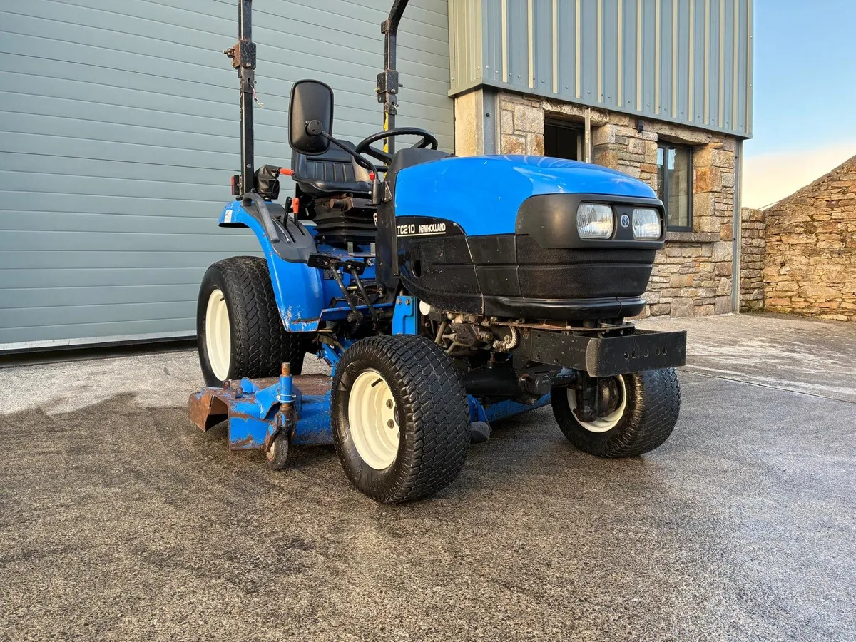 New Holland TC21D Tractor Mower & collector - Image 1