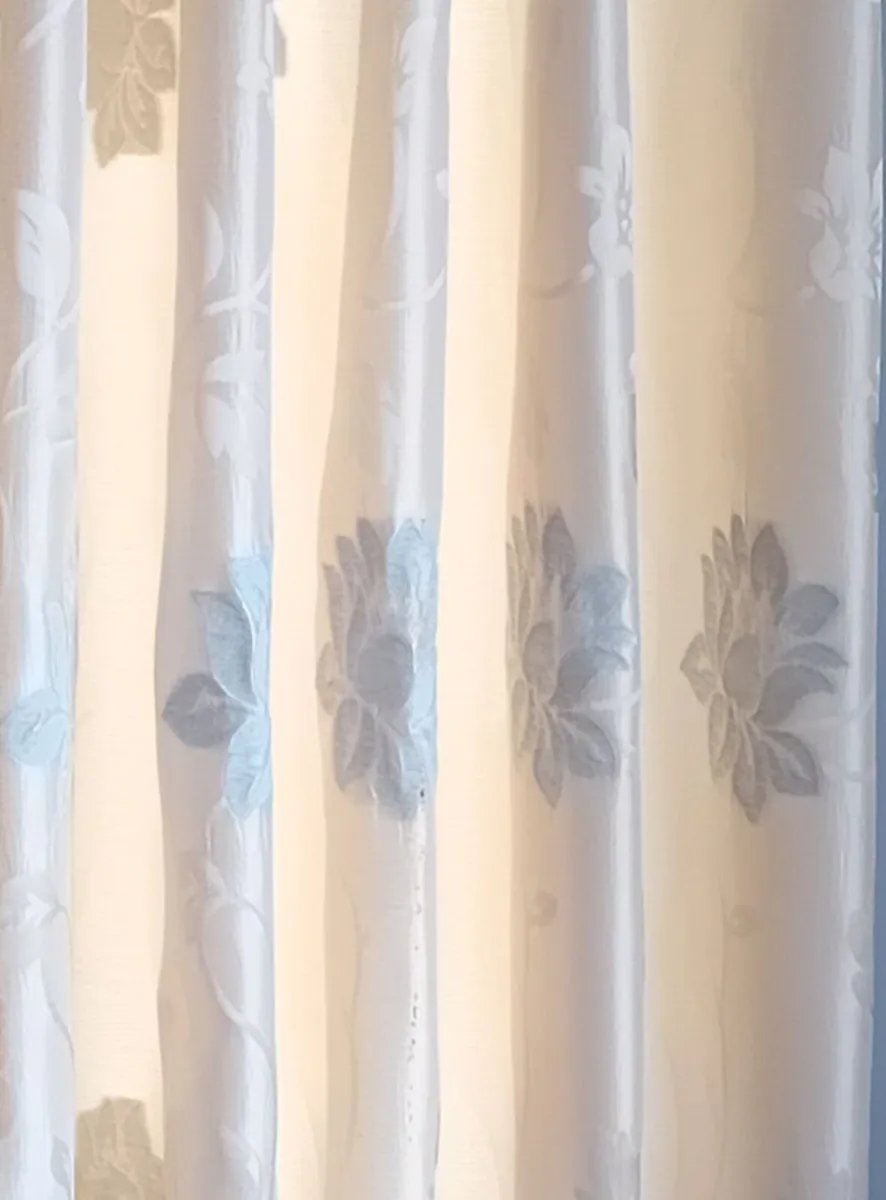 Curtains - Image 4