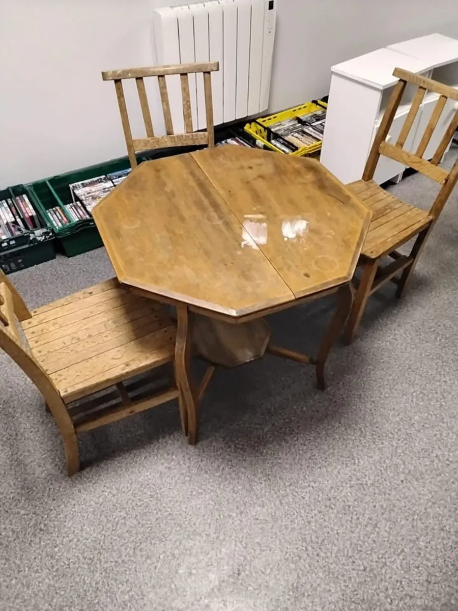 Kids table and chairs