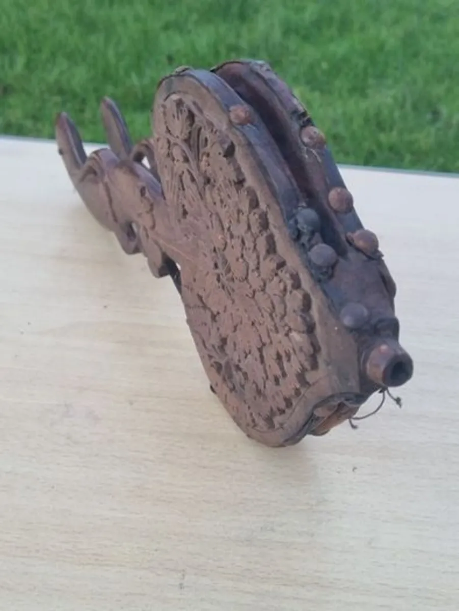 Vintage wooden ornately carved fireplace blower - Image 4