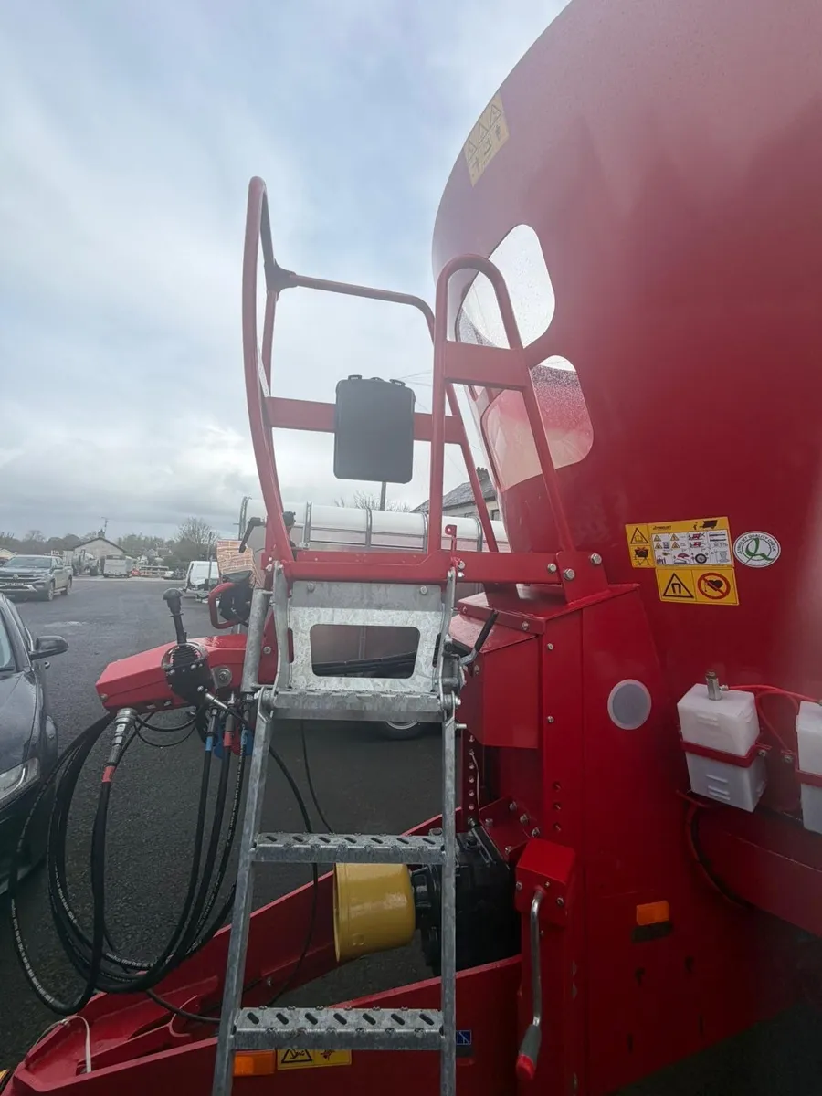 Triolet Diet Feeder- new - Image 3