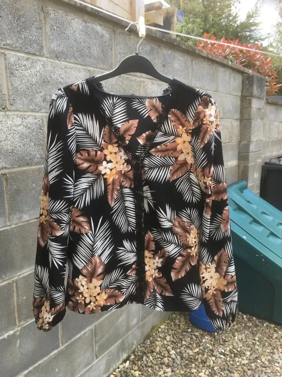 Brand New Ladies Top from Shein, Medium - Image 3