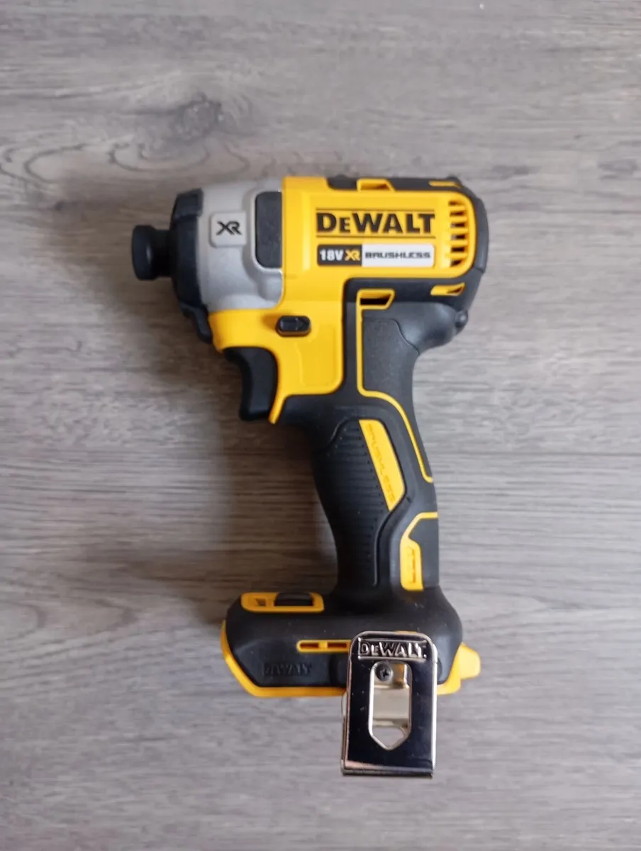 DeWalt dcf887 Impact Driver - Image 2
