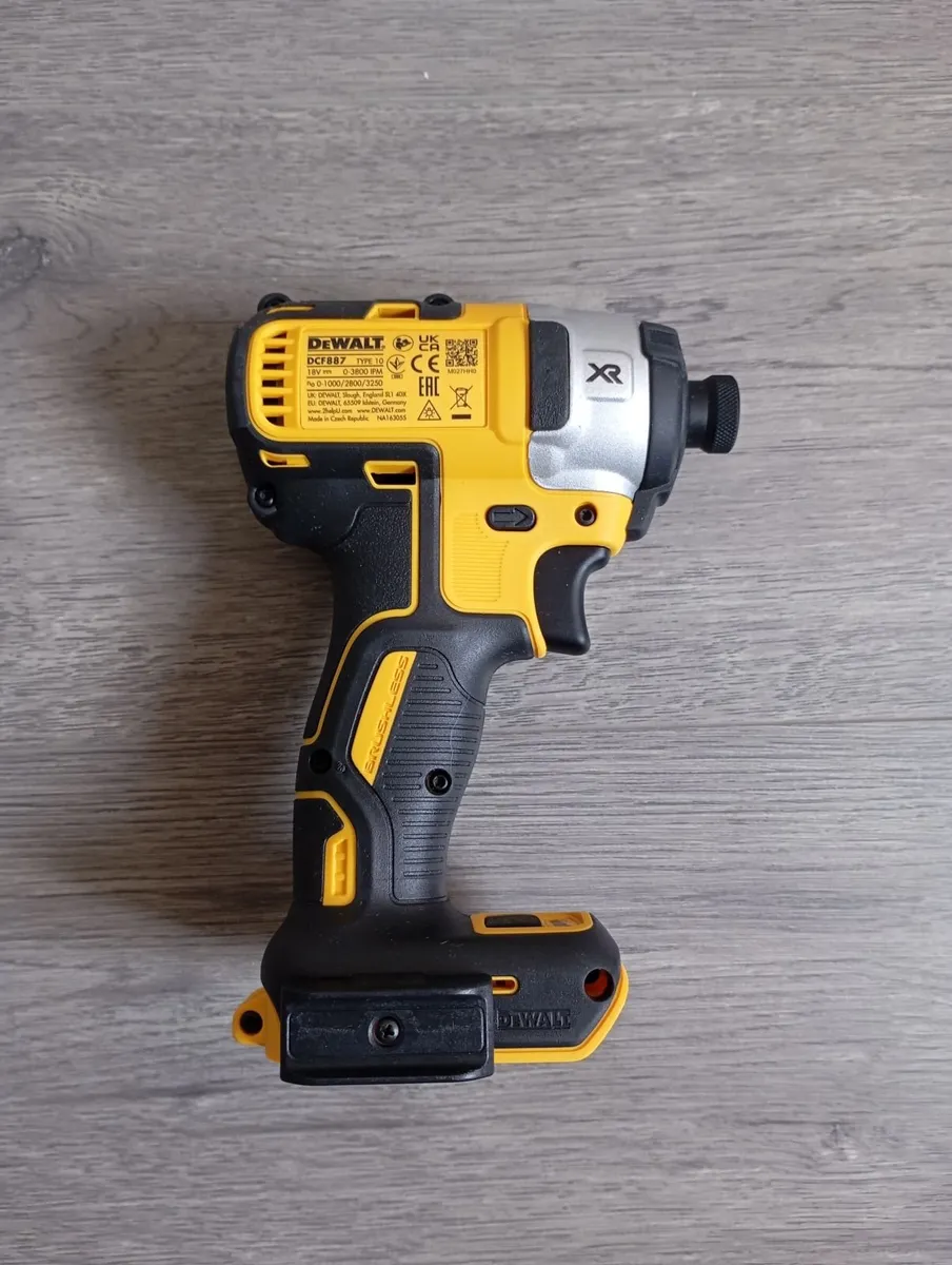 DeWalt dcf887 Impact Driver - Image 3