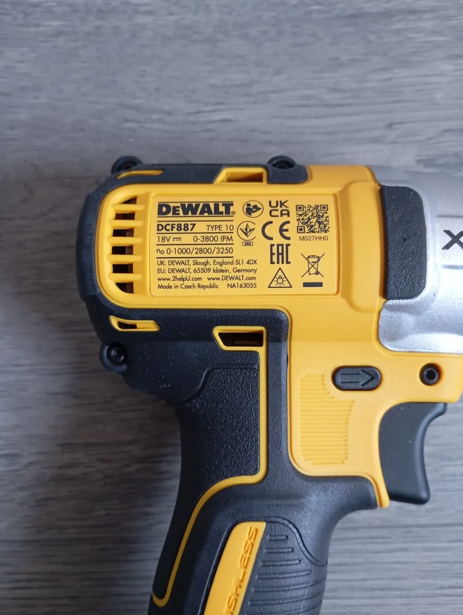 DeWalt dcf887 Impact Driver - Image 4