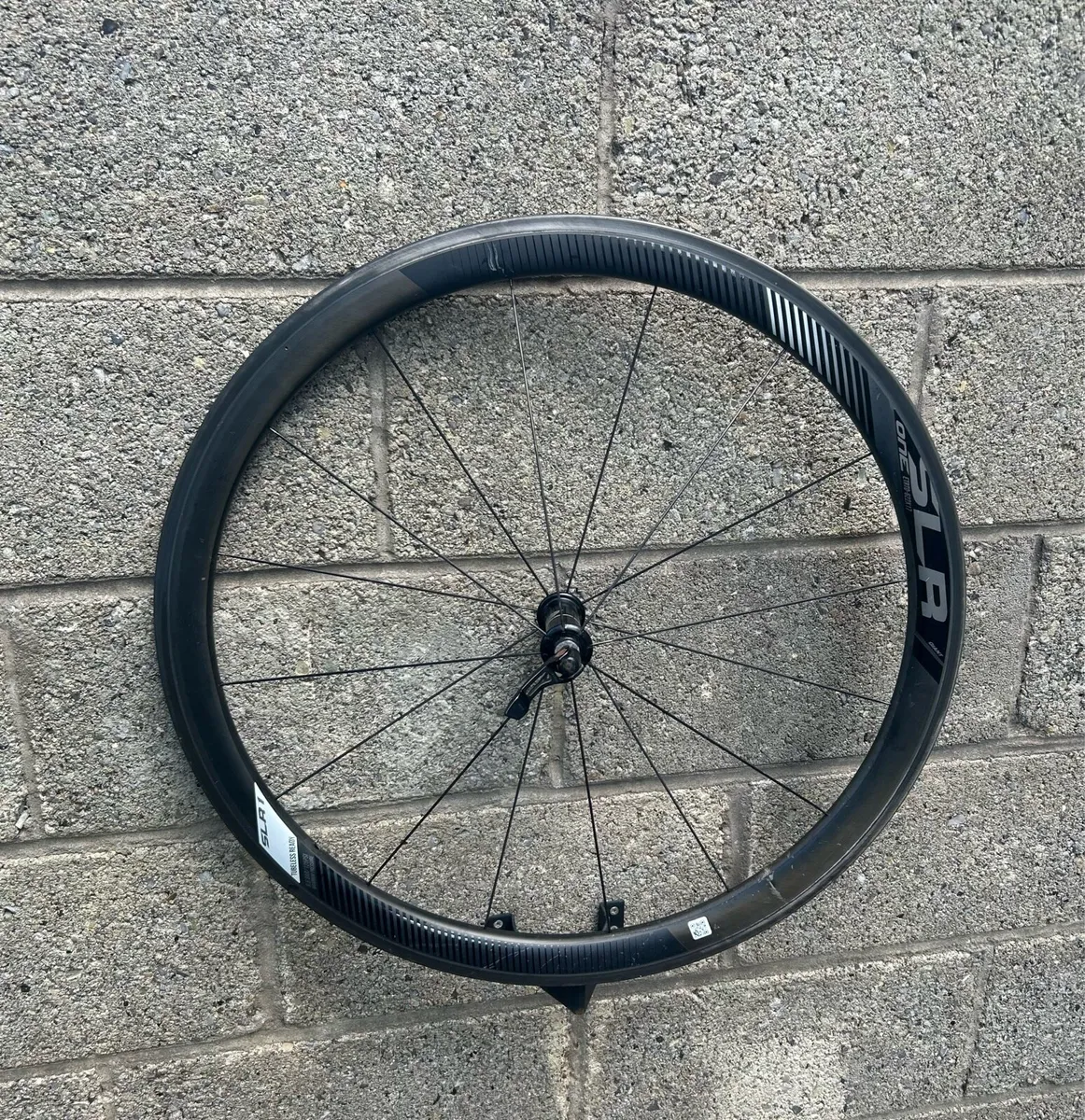 Giant SLR1 carbon rim brake wheel - Image 4