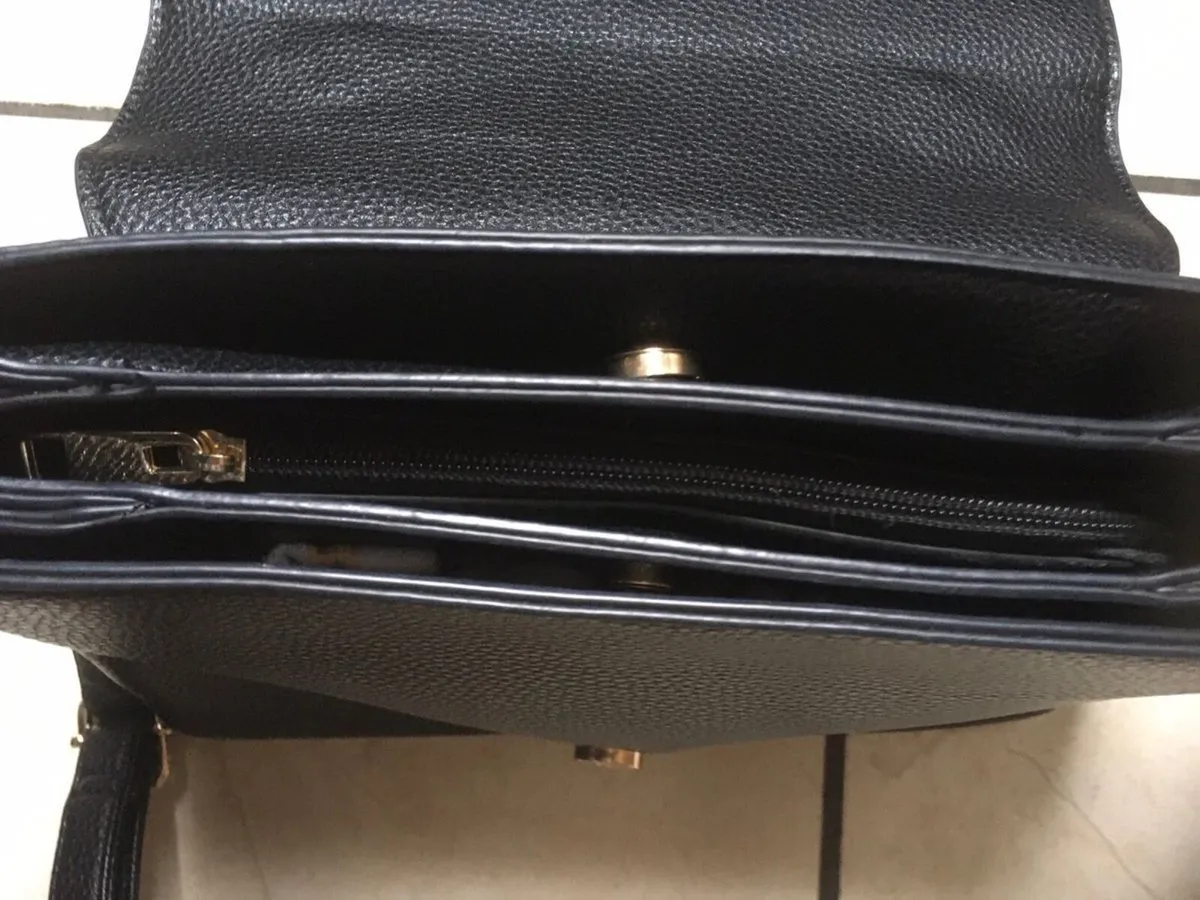 Beautiful Handbag with unusual Colour Design - Image 3