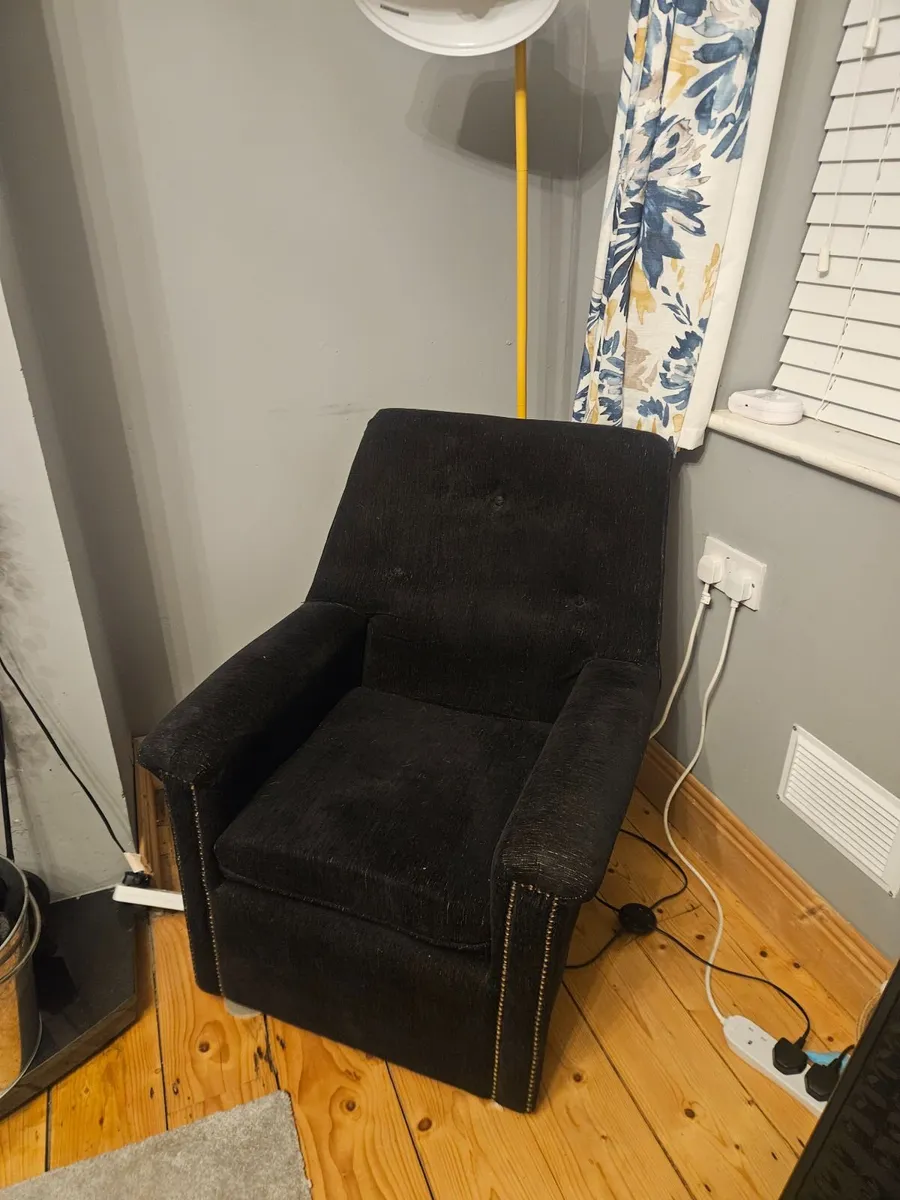 Black armchair - Image 2