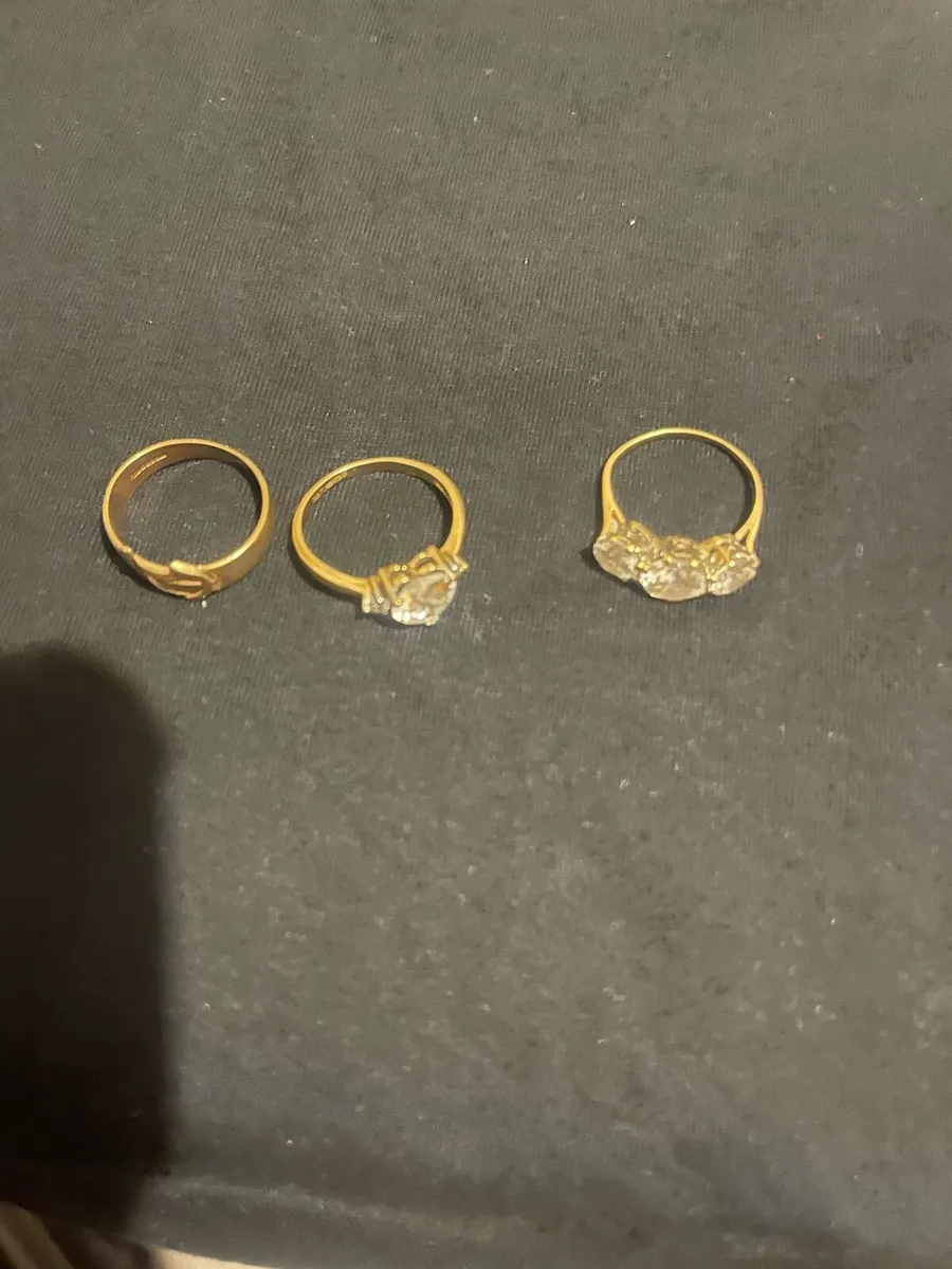 9ct gold rings - Image 1