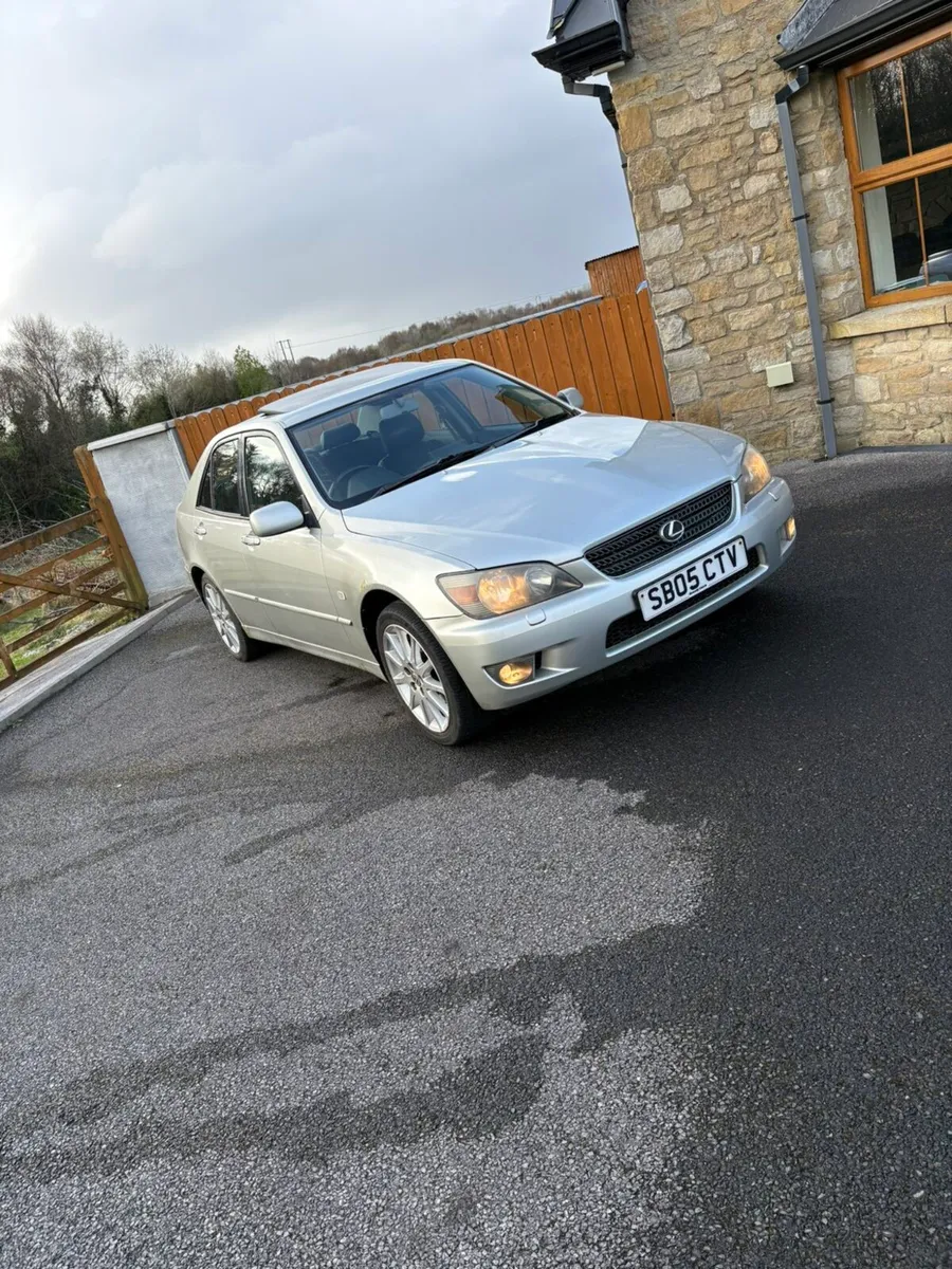 Lexus is200 - Image 1