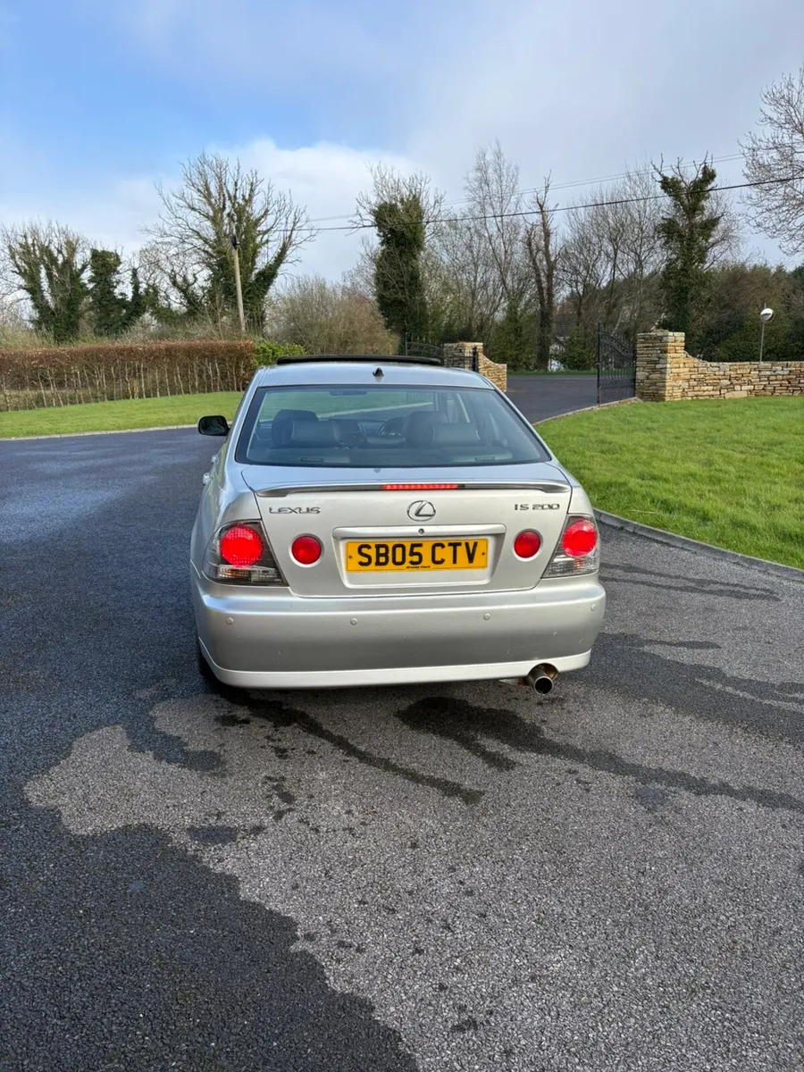 Lexus is200 - Image 2